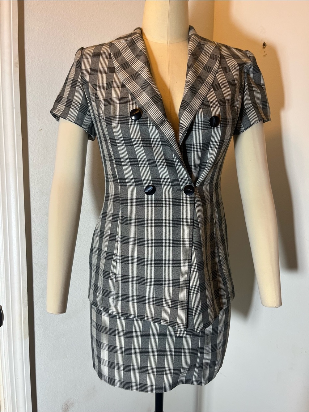 Long Xiang vintage grey plaid 2 piece skirt suit, size 6 double-breasted Y2K